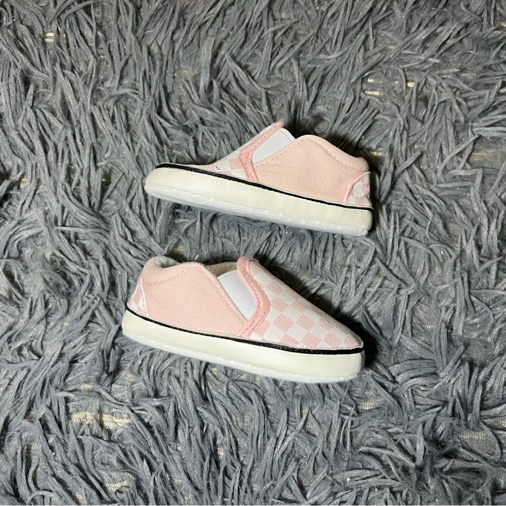 Baby’s pink shoes